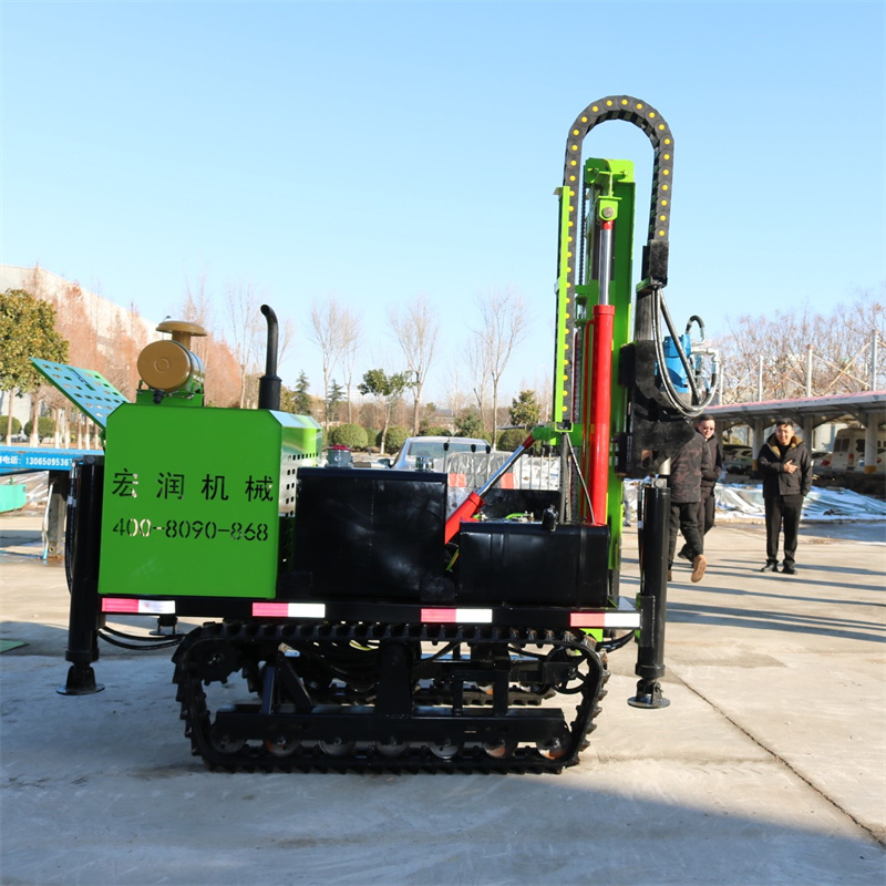 澳大利亞客戶蒞臨宏潤機(jī)械，深度考察潛孔鉆機(jī).jpg